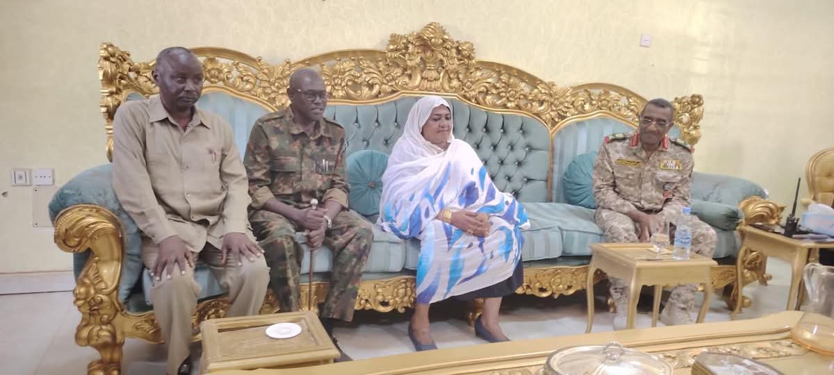 وزيرة الصناعة