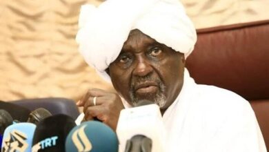 طرح حزب المؤتمر الشعبي، الأحد، رؤية سياسية جديدة لإنهاء الأزمة السودانية، تضمنت مقترحًا لفترة انتقالية مدتها عام واحد، تنتهي بإجراء انتخابات عامة، في خطوة قد تعيد النقاش حول ملامح التسوية السياسية ومستقبل الحكم في البلاد.