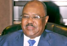 في نبرة حملت طابع التحذير من "سيناريوهات كارثية"، شنّ السودان هجوماً دبلوماسياً حاداً على التدخلات الإيرانية في المنطقة، محذراً من أن رقعة الصراع الحالي قد تتسع لتلتهم أمن الممرات المائية وإمدادات الطاقة العالمية، وذلك خلال اجتماع وزاري طارئ لجامعة الدول العربية. إدانة صريحة ورفض للتص