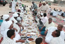 مع حلول شهر رمضان المبارك، يتجدد التساؤل حول السبل المثلى لاستعادة الطاقة ودعم الجهاز الهضمي بعد ساعات الصيام الطويلة. وفي وقت يؤكد فيه الخبراء على أهمية "الإفطار الذكي"، تبرز دراسات حديثة تشير إلى أن العادات الصحية المرافقة، مثل تناول المشروبات الغنية بمضادات الأكسدة واستخدام "الساونا"، تلعب دوراً محورياً في حماية القلب والدماغ.