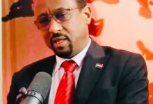 أكد وزير الثقافة والإعلام والآثار والسياحة، خالد الإعيسر، أن ما وصفها بـ"حكومة الأمل" تمضي بثبات وفق رؤية واضحة وخطة محكمة، هدفها خدمة الشعب السوداني وإعادة المواطنين إلى ديارهم "معززين مكرمين".