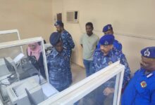 أعلن مدير الإدارة العامة للجوازات والهجرة في السودان، اللواء شرطة حقوقي عبد المحمود العوض، عن بدء العمل بالنسخة المحدثة من نظام الجواز الإلكتروني، مؤكداً أن الخطوة تهدف إلى مواكبة التطور العالمي في أنظمة الهوية الرقمية وتقليص زمن المعاملات