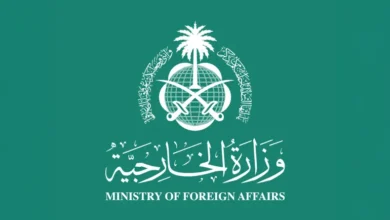 نددت المملكة العربية السعودية السبت بالهجمات الإيرانية التي استهدفت منطقة الرياض والمنطقة الشرقية، ووصفتها بأنها اعتداء "سافر وجبان"، في تصعيد عسكري جديد أثار موجة تنديد إقليمية وتحذيرات دولية واسعة من اتساع رقعة الصراع.