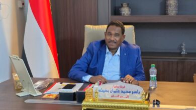 أعلنت السلطات السودانية، الاثنين، عودة نحو 460 ألف مواطن إلى البلاد حتى مطلع العام الجاري، معتبرة أن استقرار حركة المعابر الحدودية يمثل مؤشراً على دخول السودان "مرحلة تعافٍ فعلي" رغم التحديات الأمنية والاقتصادية.