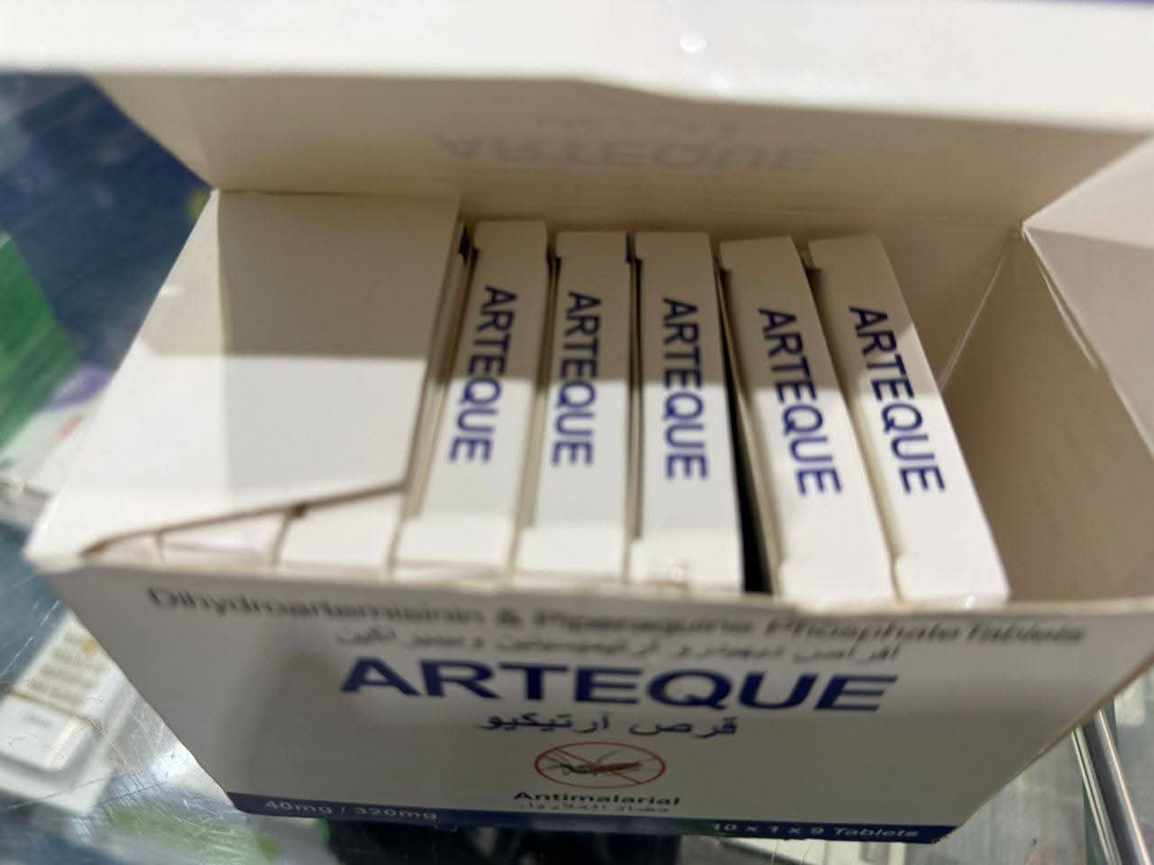 ضبطت السلطات الصحية في ولاية القضارف بشرق السودان،  الثلاثاء، كميات من الأدوية المهربة ومنتهية الصلاحية، وذلك في إطار حملة تفتيشية واسعة استهدفت إحكام الرقابة على سوق الدواء وضمان سلامة المنتجات الطبية المتداولة.