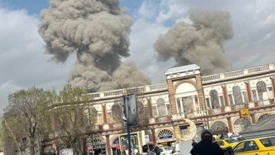 شنت الولايات المتحدة و إسرائيل، فجر السبت، هجوما جويا مشتركا على أهداف داخل إيران، في تصعيد عسكري غير مسبوق بين الجانبين، وسط تقارير عن انفجارات متعددة في العاصمة طهران وإغلاق المجالين الجويين في البلدين، في تطورات تنقلها “النورس نيوز” ضمن تغطيتها المستمرة لأحداث الشرق الأوسط.