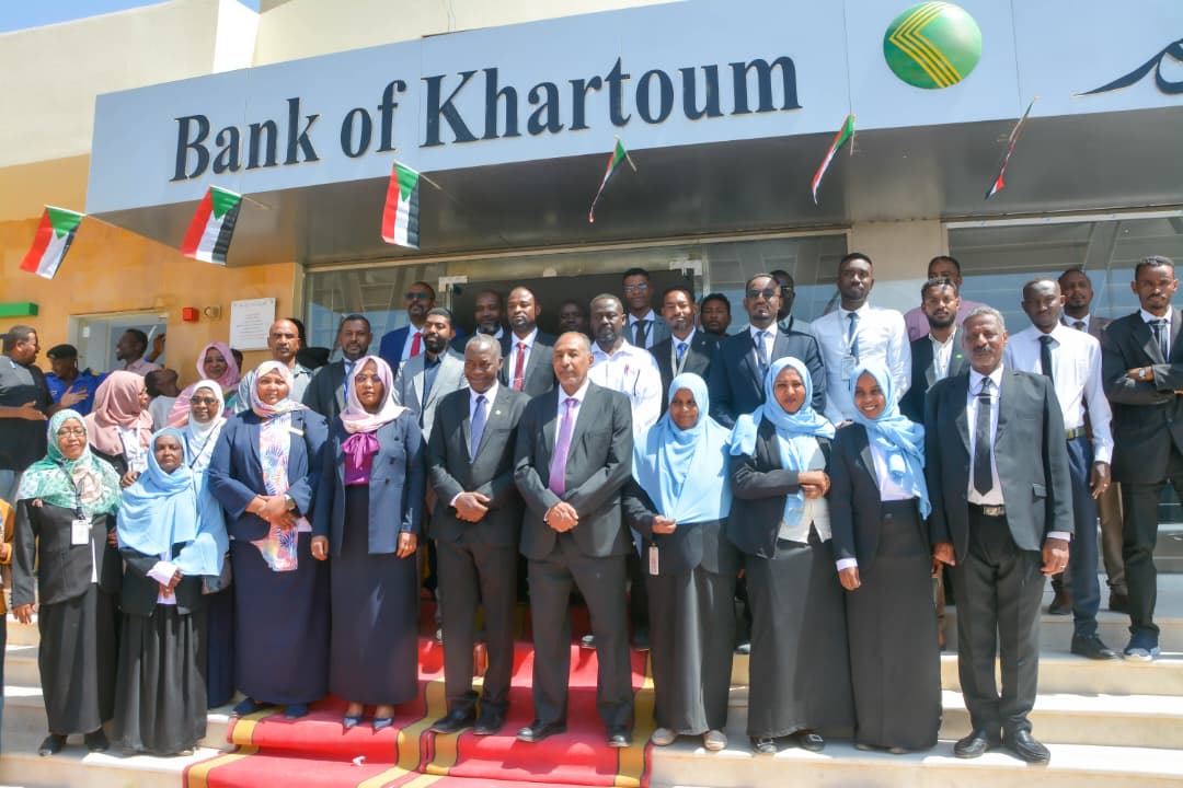الأكثر انتشارا بالعاصمة.. الرئيس التنفيذي لبنك الخرطوم تفتتح الفرع رقم 16 في الكلاكلة شرق الأكثر انتشارا بالعاصمة.. الرئيس التنفيذي لبنك الخرطوم تفتتح الفرع رقم 16 في الكلاكلة شرق