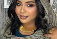 بعد مسيرةٍ بذخت بالعطاء، وصوتٍ ألفته البيوت السودانية لقرابة العقدين، اختارت الإعلامية القديرة سلمى سيد أن تضع نقطة الختام لرحلتها التلفزيونية. وبإعلانها أن برنامج "نضم سوداني" سيكون مسك الختام في عيد الفطر المبارك، توصد سلمى باباً من الإبداع، تاركةً خلفها إرثاً عصياً على النسيان وبصمةً رسخت في وجدان المشاهد.