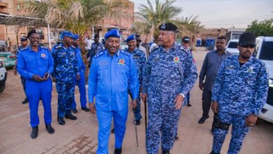 تفقد المدير العام لقوات الشرطة السودانية، الفريق أول شرطة حقوقي أمير عبد المنعم فضل،  الثلاثاء، سير العمل برئاسة شرطة محلية الخرطوم، للوقوف على الأوضاع الأمنية والخدمية في المنطقة، بحضور قيادات رفيعة تضم مدير شرطة ولاية الخرطوم الفريق د. سراج الدين منصور، ومدير شرطة المحلية اللواء نور الدائم عوض، والناطق الرسمي باسم القوات العميد فتح الرحمن محمد التوم.