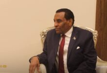  في تطور مفاجئ يحمل مؤشرات تصعيد داخل دوائر السلطة، أصدر رئيس الوزراء الدكتور كامل إدريس قراراً بإعفاء الدكتور سيف الدولة سعيد كوكو من منصبه كمفوض عام للجهاز الاستثماري للضمان الاجتماعي.