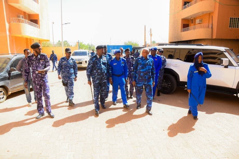 تفقد وزير الداخلية السوداني، الفريق شرطة حقوقي بابكر سمرة مصطفى، ومدير عام قوات الشرطة، الفريق أول شرطة حقوقي أمير عبد المنعم فضل، يوم الأحد ، المجمعات السكنية التابعة للشرطة في منطقتي كوبر وشمبات، للوقوف على حجم الدمار وخطط إعادة الإعمار