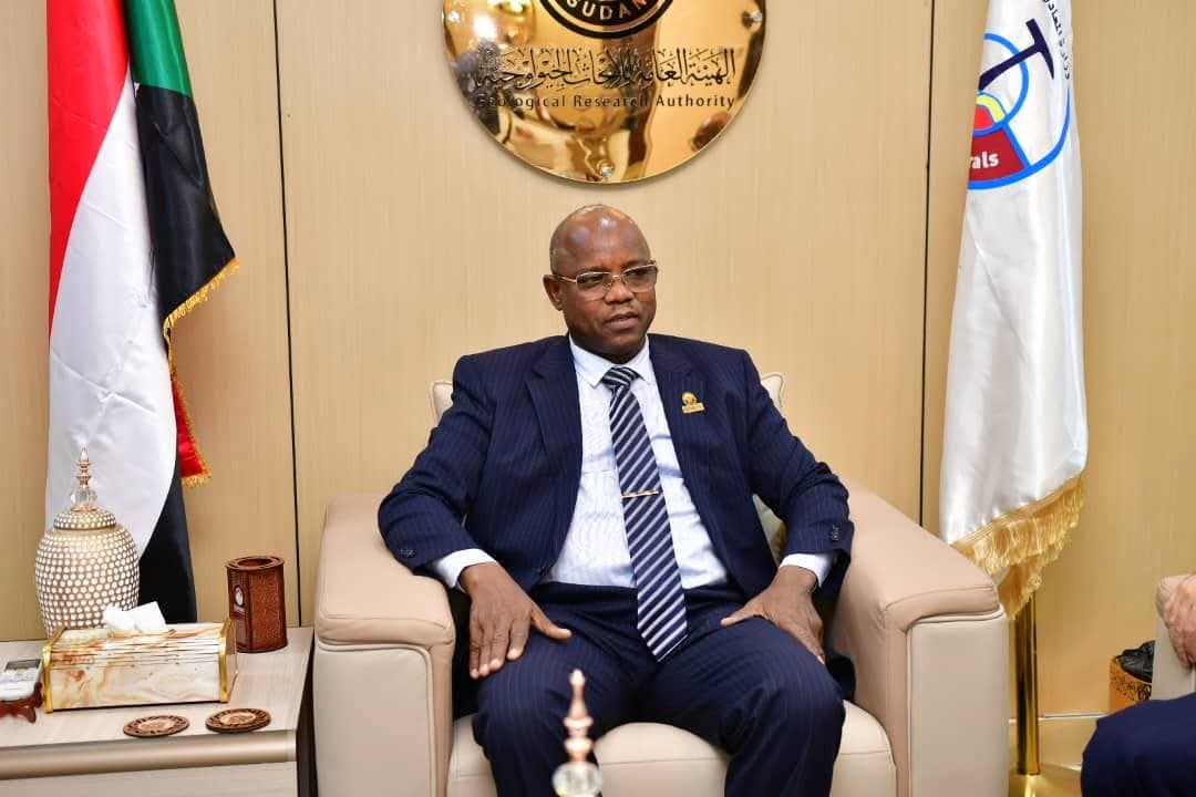 أعلنت السلطات السودانية السبت، أن قطاع المعادن في البلاد تكبد خسائر فادحة بلغت نحو 7 مليارات دولار منذ اندلاع النزاع المسلح في أبريل 2023، مما تسبب في شلل شبه كامل لعمليات الاستكشاف وتراجع حاد في الإيرادات العامة.