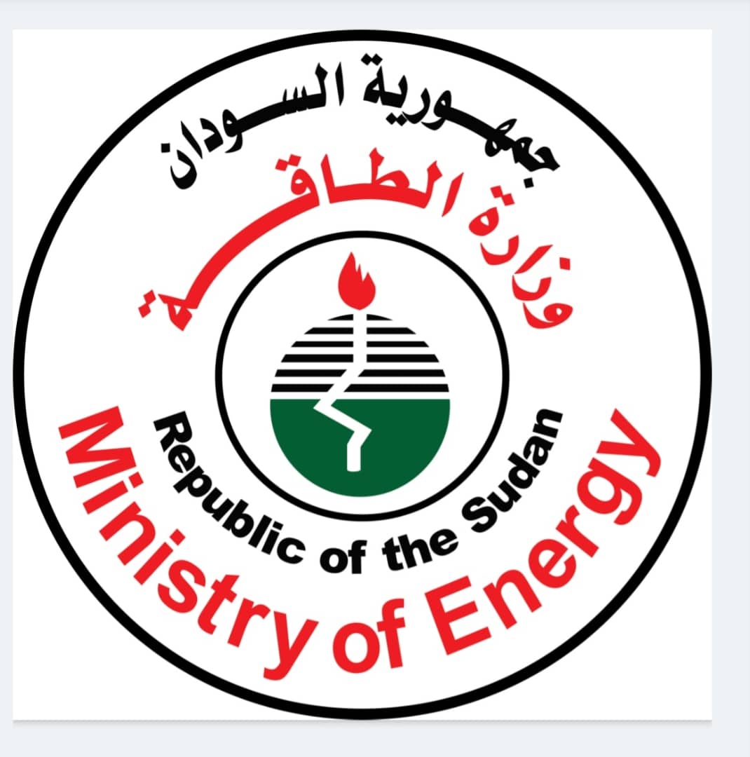 أعلنت وزارة الطاقة والنفط السودانية، يوم الاثنين، عن حزمة إجراءات تنظيمية جديدة تهدف إلى ضبط سوق المواد البترولية وتأهيل المستوردين، مؤكدة اعتماد مبدأ المناصفة في عمليات الاستيراد بين الدولة والقطاع الخاص لضمان استدامة الإمدادات النفطية في البلاد.