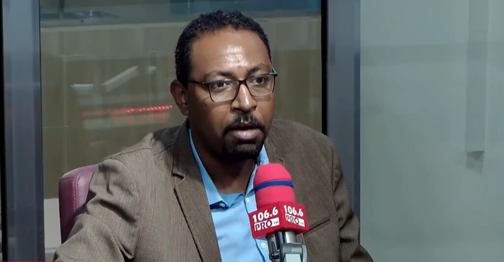 أفادت صحيفة محلية سودانية، الثلاثاء، بأن رئيس مجلس السيادة الانتقالي عيّن الدكتور أمجد فريد الطيب مستشارًا للشؤون السياسية والعلاقات الخارجية، في خطوة يُنظر إليها على أنها محاولة لتعزيز الحضور المدني في مؤسسات الحكم خلال المرحلة الانتقالية المعقدة التي تمر بها البلاد. وبحسب ما نقلته صحيفة "السوداني"