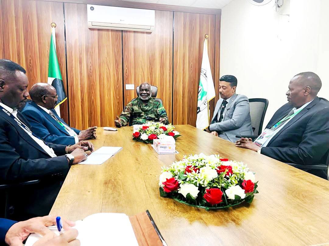 أعلنت الحكومة السودانية خطة عاجلة لإعادة 10 آلاف لاجئ سوداني من أوغندا، عبر رحلات جوية مجانية تشارك فيها شركات سودانير وبدر وتاركو.