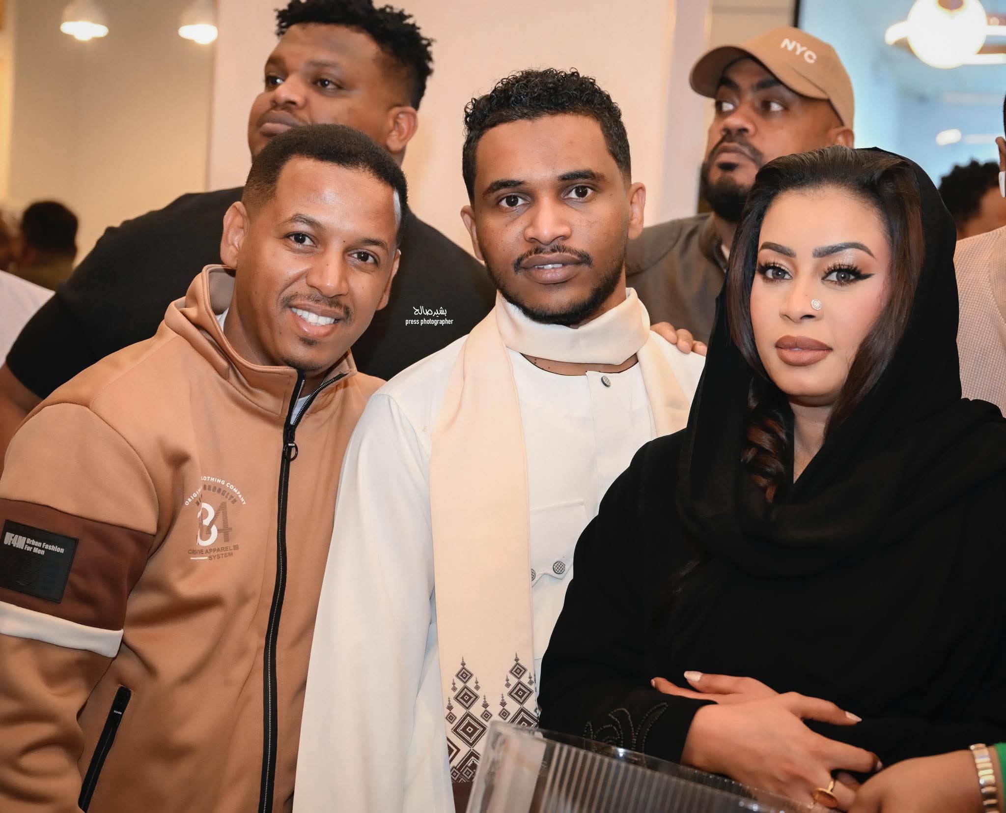 بين ملوحة الفراق وعذوبة الوفاء، رسمت الفنانة السودانية إيمان الشريف لوحة إنسانية نادرة، متجاوزةً المفهوم التقليدي للنهايات، لتثبت أن "المودة والرحمة" قد تعيشان حتى بعد انقضاء عقد القران.