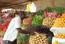 كشف جهاز الإحصاء المركزي في السودان، الثلاثاء، عن تراجع معدل التضخم إلى 56% في فبراير 2026، مقارنة مع 60.26% في يناير، في مؤشر على انخفاض تدريجي بعد أن بلغ أعلى مستوياته عند 422% في يوليو 2021