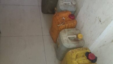 في تطور لافت يعكس تشديد الرقابة على الأسواق، نفذت الإدارة العامة لمباحث التجارة والتموين وحماية المستهلك حملة تفتيش مباغتة بسوق الكلاكلة اللفة، الأربعاء أسفرت عن ضبط مخبز ومصنع حلويات يعملان في ظروف وُصفت بأنها مخالفة للاشتراطات الصحية.