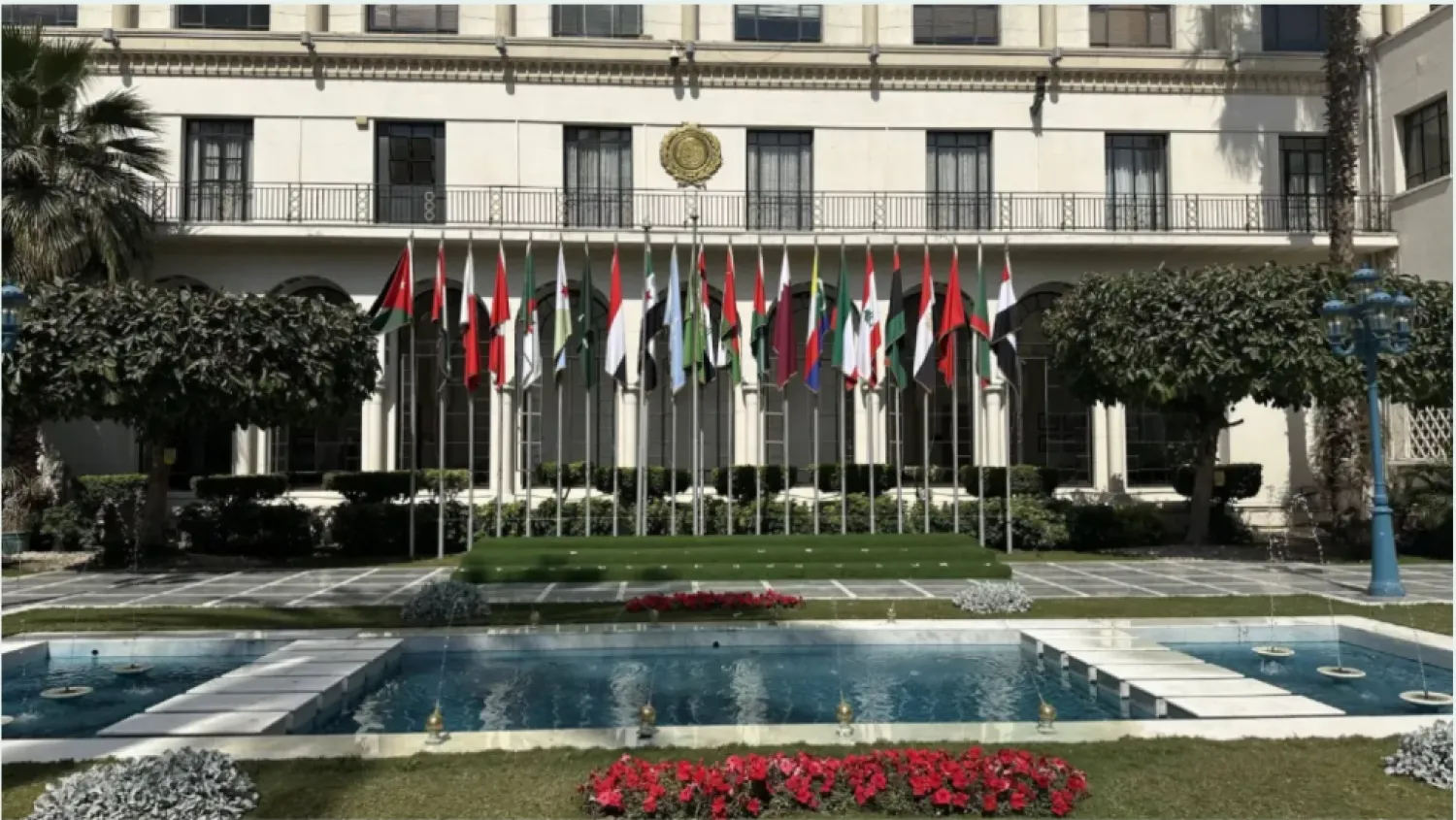 حذّرت جامعة الدول العربية من خطورة الانزلاق نحو مواجهات إقليمية أوسع، على خلفية الضربات الإسرائيلية التي استهدفت بنى تحتية عسكرية في جنوب سوريا، معتبرة أن هذه التحركات لا تخدم سوى تأجيج الصراعات وتهديد الاستقرار في المنطقة.