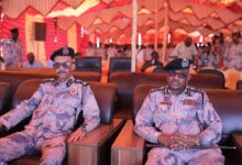 تلقى مدير عام قوات الجمارك السودانية، الفريق شرطة صلاح أحمد إبراهيم، صباح الأربعاء، التهاني بمناسبة عيد الفطر خلال فعالية المعايدة التي نظمتها رئاسة مكافحة التهريب بضاحية سوبا بالعاصمة الخرطوم، بحضور اللواء شرطة (حقوقي) أمير زين العابدين عمر وعدد من الضباط وضباط الصف والجنود. وقال إبراهيم إن المعايدة تعكس أهمية دور مكافحة التهريب في حماية الاقتصاد الوطني وتعزيز الأمن الاقتصادي والاجتماعي، مؤكداً استعداد القوات للتصدي