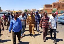 شرعت السلطات المحلية في العاصمة السودانية الخرطوم في تنفيذ خطة لإعادة تنظيم الأسواق داخل الأحياء السكنية، في خطوة تهدف إلى تهيئة البيئة المناسبة لعودة النشاط التجاري والخدمات الأساسية بعد الأضرار التي خلفتها الحرب.