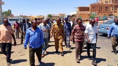 شرعت السلطات المحلية في العاصمة السودانية الخرطوم في تنفيذ خطة لإعادة تنظيم الأسواق داخل الأحياء السكنية، في خطوة تهدف إلى تهيئة البيئة المناسبة لعودة النشاط التجاري والخدمات الأساسية بعد الأضرار التي خلفتها الحرب.