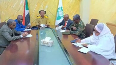 أعلنت السلطات المحلية في العاصمة السودانية، الاثنين، عن اتخاذ جملة من التدابير الأمنية والخدمية الرامية لتأمين انسياب السلع الأساسية وضبط الأوضاع الميدانية في الأسواق والأحياء السكنية خلال شهر رمضان