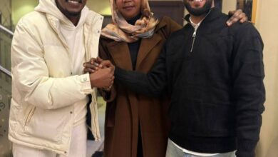 أنهى اعتذار علني قدّمه الفنان السوداني شريف الفحيل خلافاً أثار جدلاً واسعاً في الوسط الفني، بعد إساءته في مقاطع فيديو سابقة إلى الفنان محمد بشير الدولي ووالدته الفنانة حنان بلوبلو.