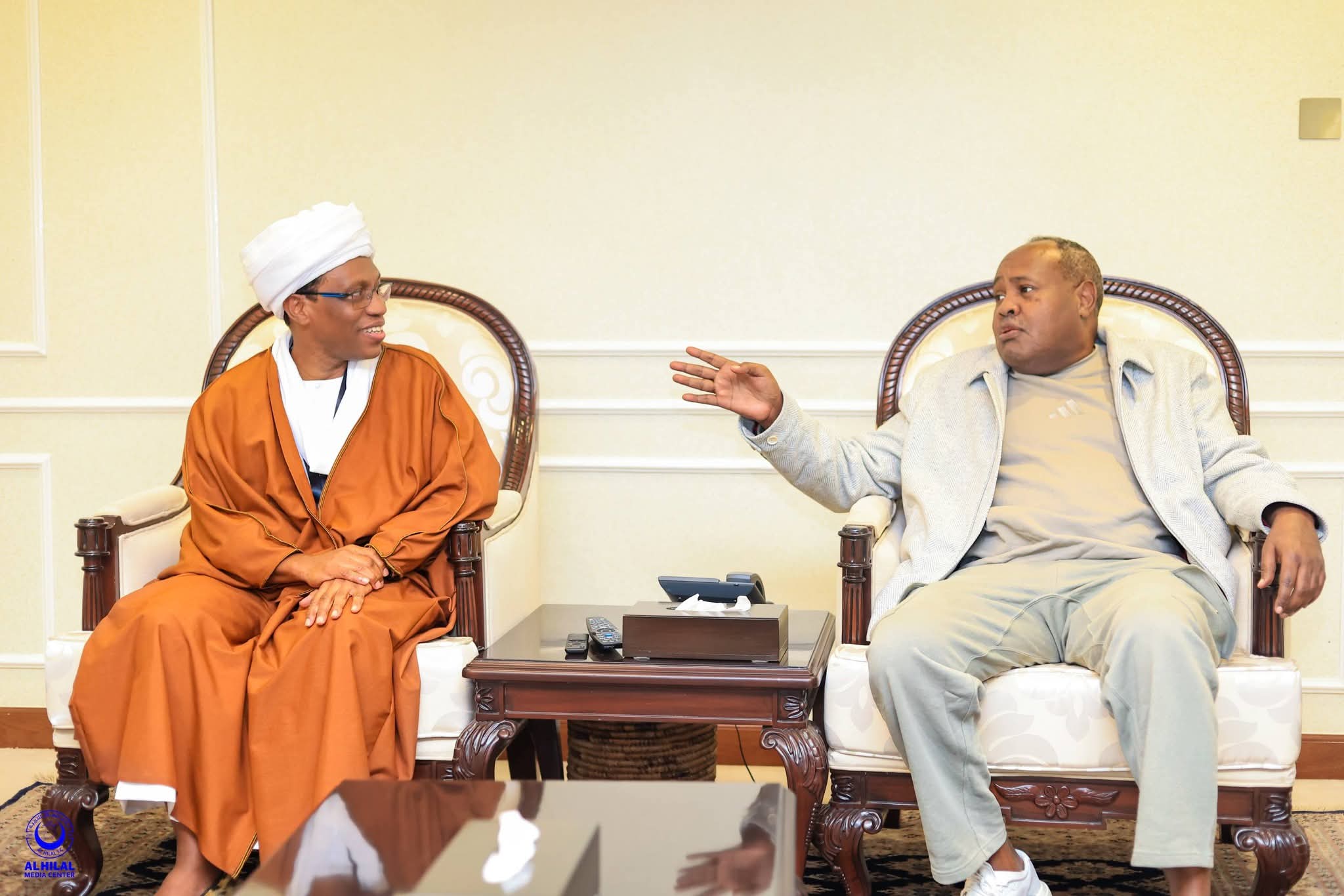 وصل رئيس مجلس إدارة نادي الهلال السوداني، هشام حسن السوباط، السبت إلى العاصمة الرواندية كيغالي، في خطوة تهدف إلى دعم فريق الكرة قبل مواجهته المرتقبة أمام نهضة بركان المغربي، مساء الأحد، في إياب ربع نهائي دوري أبطال أفريقيا.