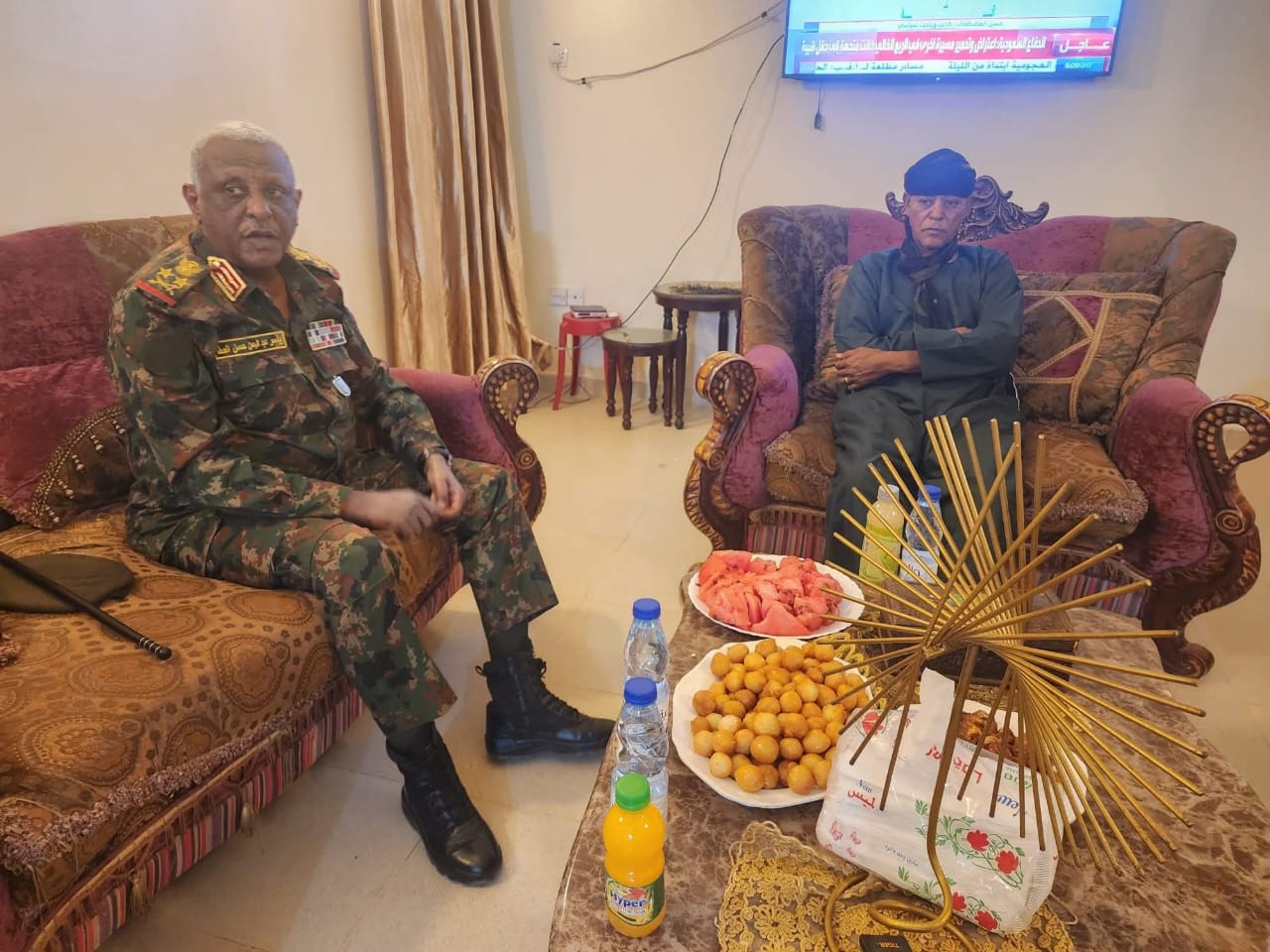 كشف مجلس الصحوة الثوري السوداني، الأحد، عن تفاصيل لقاء جمع بين مساعد القائد العام للجيش السوداني، الفريق أول ركن ياسر العطا، ورئيس المجلس الشيخ موسى هلال، في خطوة تشير إلى تنسيق عسكري رفيع المستوى في مواجهة  مليشيا الدعم السريع