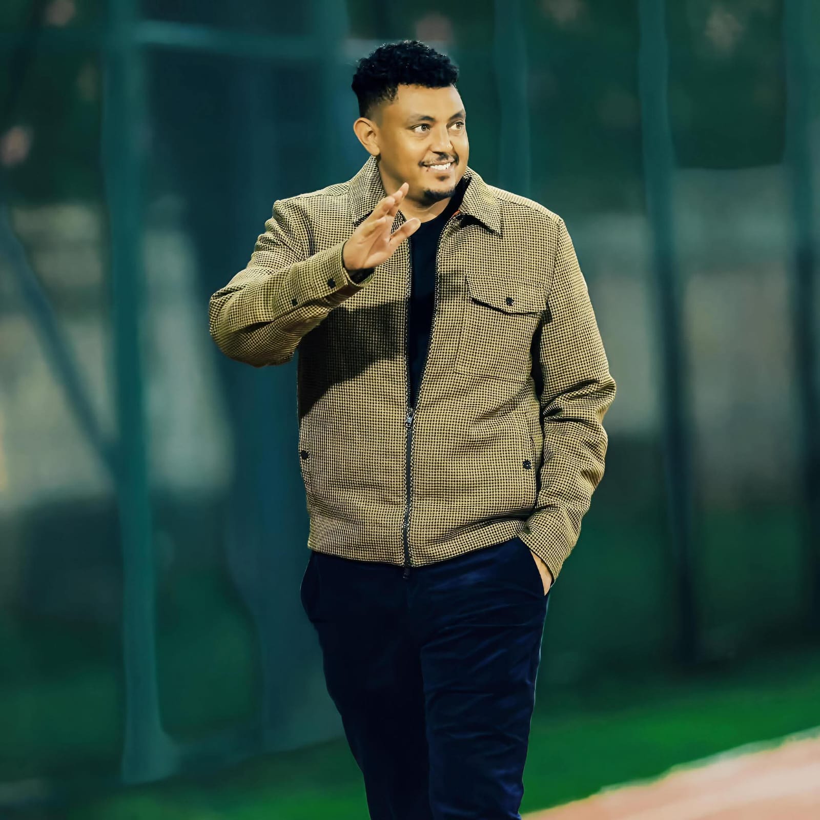 أعلن نائب رئيس نادي الهلال السوداني، محمد إبراهيم العليقي، اعتزاله العمل الرياضي بشكل نهائي، في خطوة مفاجئة أعقبت إخفاق الفريق الأخير، وأثارت تفاعلاً واسعاً وسط جماهير النادي.