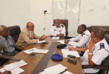 بحثت الإدارة العامة للمرور في السودان، الثلاثاء ، الترتيبات النهائية الخاصة بتفويج عيد الفطر المبارك بين الولايات، في خطوة تستهدف تعزيز السلامة على الطرق القومية وتقليل الحوادث خلال فترة الذروة.