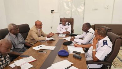 بحثت الإدارة العامة للمرور في السودان، الثلاثاء ، الترتيبات النهائية الخاصة بتفويج عيد الفطر المبارك بين الولايات، في خطوة تستهدف تعزيز السلامة على الطرق القومية وتقليل الحوادث خلال فترة الذروة.