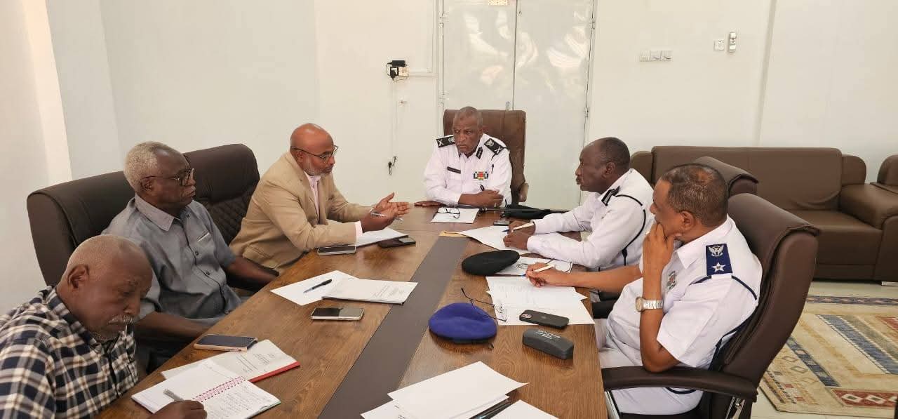 بحثت الإدارة العامة للمرور في السودان، الثلاثاء ، الترتيبات النهائية الخاصة بتفويج عيد الفطر المبارك بين الولايات، في خطوة تستهدف تعزيز السلامة على الطرق القومية وتقليل الحوادث خلال فترة الذروة.