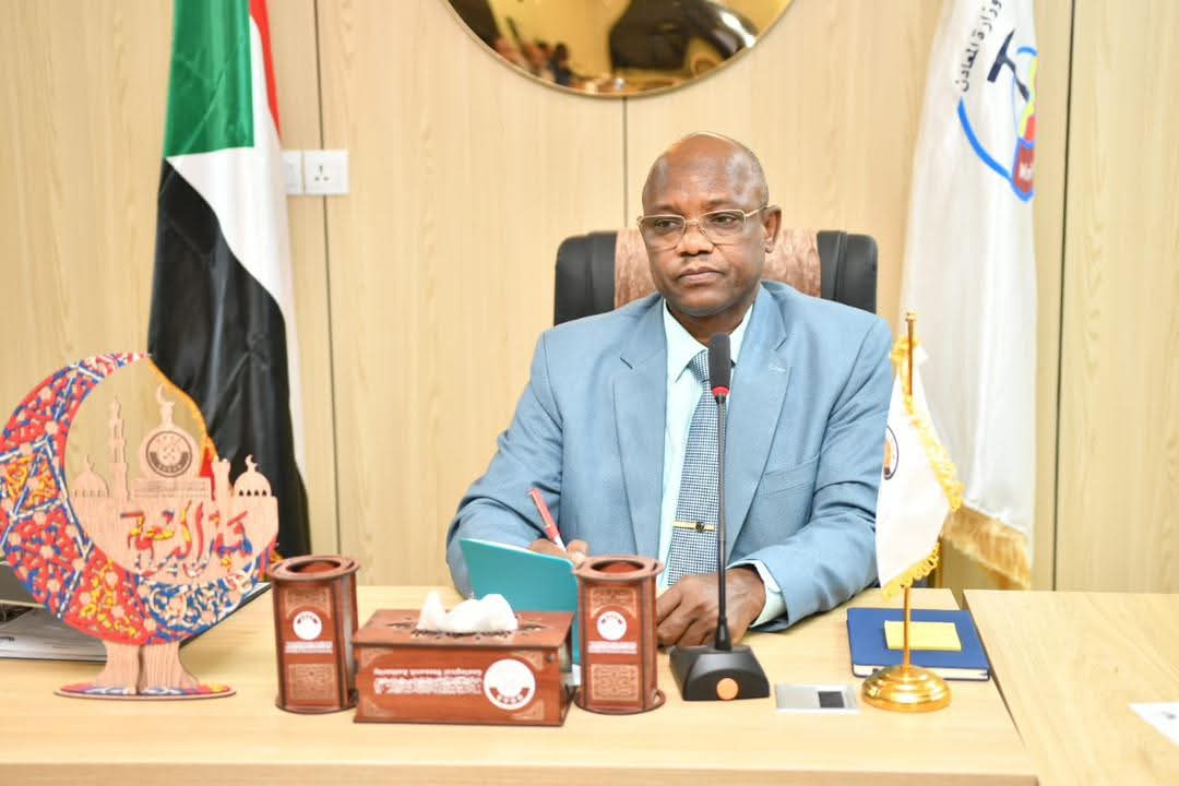 أعلن السودان عزمه تنفيذ برنامج مسح جيولوجي شامل عقب عطلة عيد الفطر، في خطوة تستهدف إنشاء أكبر قاعدة بيانات للموارد المعدنية في البلاد وتعزيز فرص الاستثمار في قطاع التعدين.