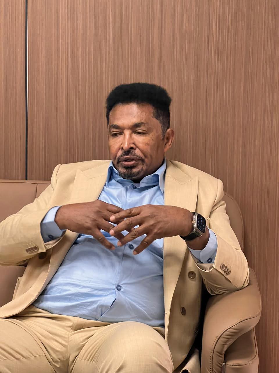 كشف الدكتور أحمد التجاني المنصوري، وزير الثروة الحيوانية والسمكية في السودان، عن حقيقة المنشور المتداول بشأن بحثه عن وظيفة أو تعاون الوزارة مع دولة الإمارات، مؤكداً أنه قديم وغير دقيق