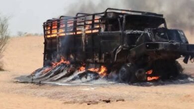 في مشهدٍ وحشي جرد تطلعات المزارعين البُسطاء من أحلامهم، أقدمت مليشيا الدعم السريع على ارتكاب "مجزرة اقتصادية" يندى لها الجبين، حيث أضرمت النيران بدمٍ بارد في قافلة تجارية كبرى كانت تحمل أطنانًا من المحاصيل الزراعية (الذرة والفول السوداني) بالقرب من مدينة النهود بولاية غرب كردفان.