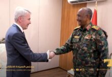 في تحرّك دبلوماسي لافت، التقى رئيس مجلس السيادة الانتقالي والقائد العام للقوات المسلحة، عبد الفتاح البرهان، اليوم، الأربعاء المبعوث الشخصي للأمين العام للأممالمتحدة، بيكا هافيستو، وذلك بحضور وزير الخارجية والتعاون الدولي السفير محي الدين سالم