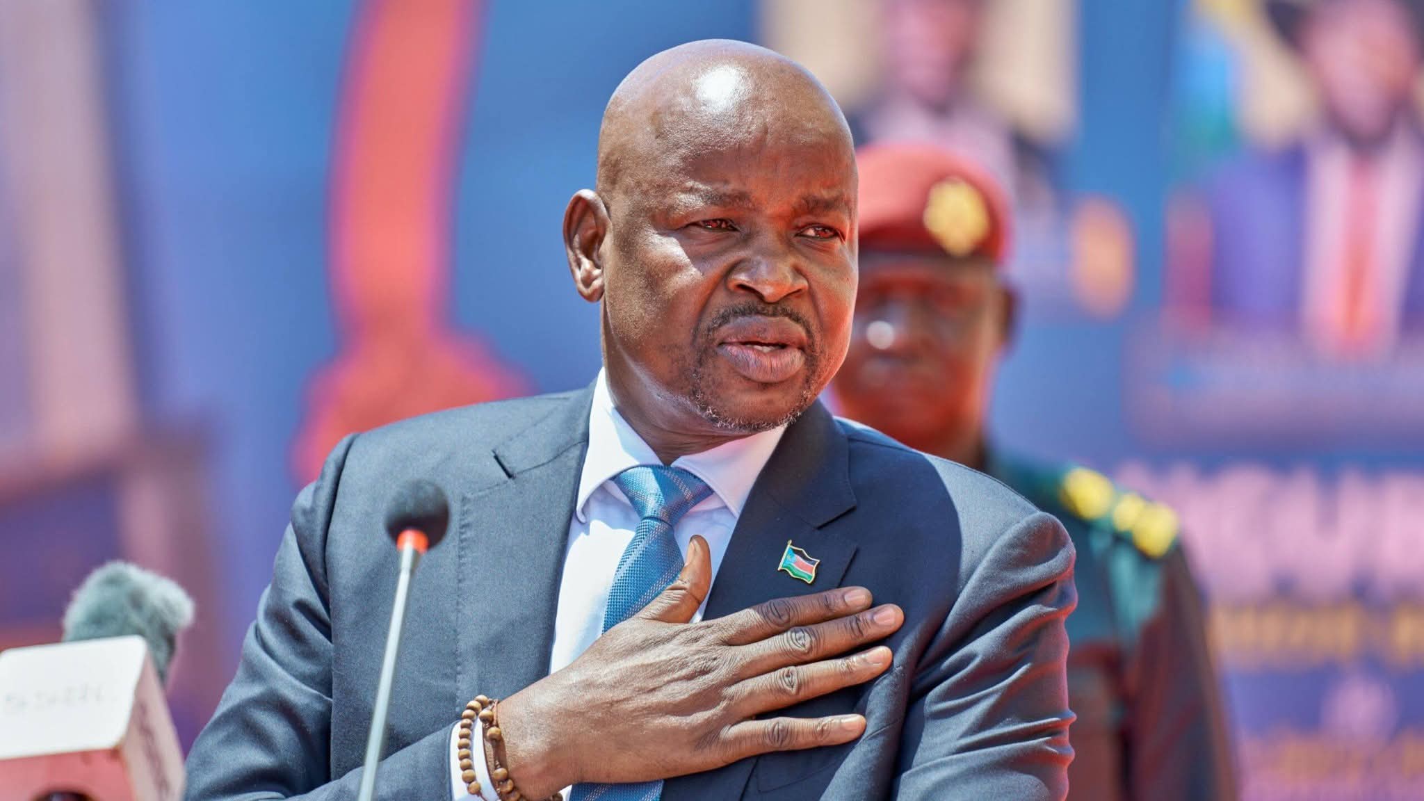 جوبا ـالنورس نيوز  ـ أعلنت وزارة العدل والشؤون الدستورية في جنوب السودان، السبت، أنها علّقت النظر في عريضة قانونية مقدمة نيابة عن الطبيب بنجامين بول ميل، بسبب ما وصفته بـ"لغة غير لائقة" في صياغتها وتسريبها إلى وسائل الإعلام.