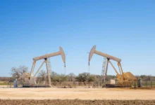  أعلن وزير الطاقة الأمريكي، كريس رايت، أن الرئيس دونالد ترامب أصدر تفويضاً رسمياً لسحب 172 مليون برميل من الاحتياطي النفطي الاستراتيجي (SPR)، في خطوة تهدف إلى كبح جماح ارتفاع أسعار الطاقة وتأمين إمدادات الأسواق العالمية