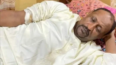 لفنان السوداني ياسر تمتام يروي واحدة من أكثر الحكايات وجعًا في زمن الحرب، حكاية تختلط فيها قسوة الواقع بقوة البقاء. في حديثه ل(أصداء سودانية)، كشف عن تفاصيل صادمة عقب دخول مليشيا الدعم السريع إلى المناطق السكنية، حيث لم تسلم الأرواح ولا البيوت من الانتهاكات