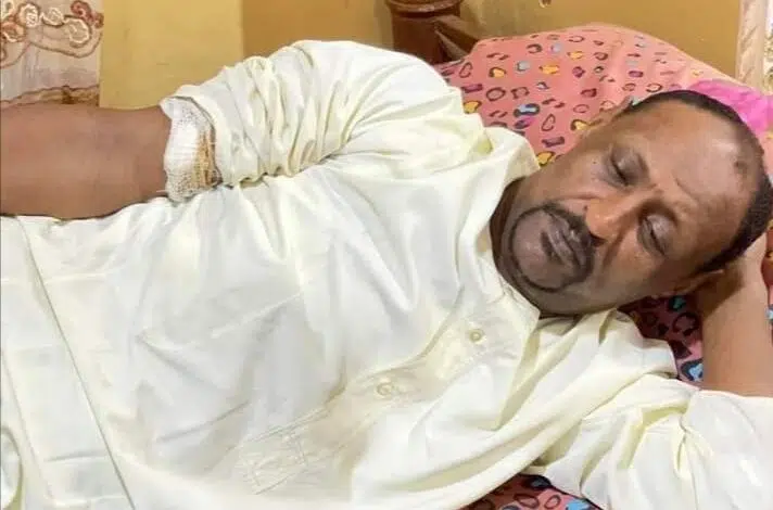 لفنان السوداني ياسر تمتام يروي واحدة من أكثر الحكايات وجعًا في زمن الحرب، حكاية تختلط فيها قسوة الواقع بقوة البقاء. في حديثه ل(أصداء سودانية)، كشف عن تفاصيل صادمة عقب دخول مليشيا الدعم السريع إلى المناطق السكنية، حيث لم تسلم الأرواح ولا البيوت من الانتهاكات