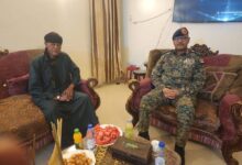 أكد عضو مجلس السيادة الانتقالي ومساعد القائد العام للقوات المسلحة السودانية، الفريق أول ركن مهندس إبراهيم جابر، مضي الجيش في حسم  "التمرد"، وذلك خلال زيارة قدم خلالها واجب العزاء للشيخ موسى هلال في ضحايا معارك منطقة مستريحة بولاية شمال دارفور