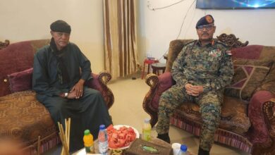 أكد عضو مجلس السيادة الانتقالي ومساعد القائد العام للقوات المسلحة السودانية، الفريق أول ركن مهندس إبراهيم جابر، مضي الجيش في حسم  "التمرد"، وذلك خلال زيارة قدم خلالها واجب العزاء للشيخ موسى هلال في ضحايا معارك منطقة مستريحة بولاية شمال دارفور