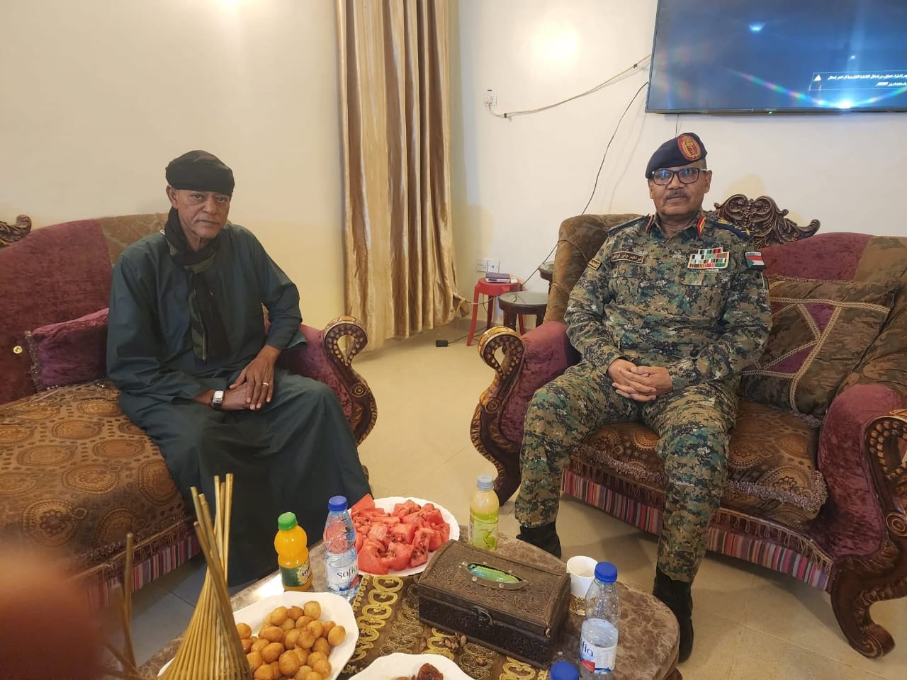 أكد عضو مجلس السيادة الانتقالي ومساعد القائد العام للقوات المسلحة السودانية، الفريق أول ركن مهندس إبراهيم جابر، مضي الجيش في حسم  "التمرد"، وذلك خلال زيارة قدم خلالها واجب العزاء للشيخ موسى هلال في ضحايا معارك منطقة مستريحة بولاية شمال دارفور