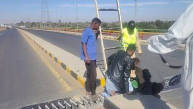 شرعت الهيئة القومية للطرق والجسور القطاع الشمالي في صيانة بعض فواصل التمدد بجسر السليم – دنقلا، بعد ظهور تشققات أثارت مخاوف المواطنين في الولاية الشمالية بالسودان