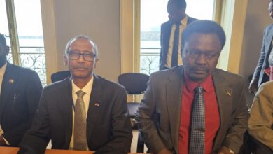 وصل حاكم إقليم دارفور، مني أركو مناوي، إلى مدينة جنيف، الاثنين، في زيارة رسمية يجري خلالها سلسلة اجتماعات مع كبار مسؤولي الأمم المتحدة والمنظمات الدولية، في خطوة تكتسب أهمية خاصة في ظل تصاعد الأزمة الإنسانية والأمنية في الإقليم.