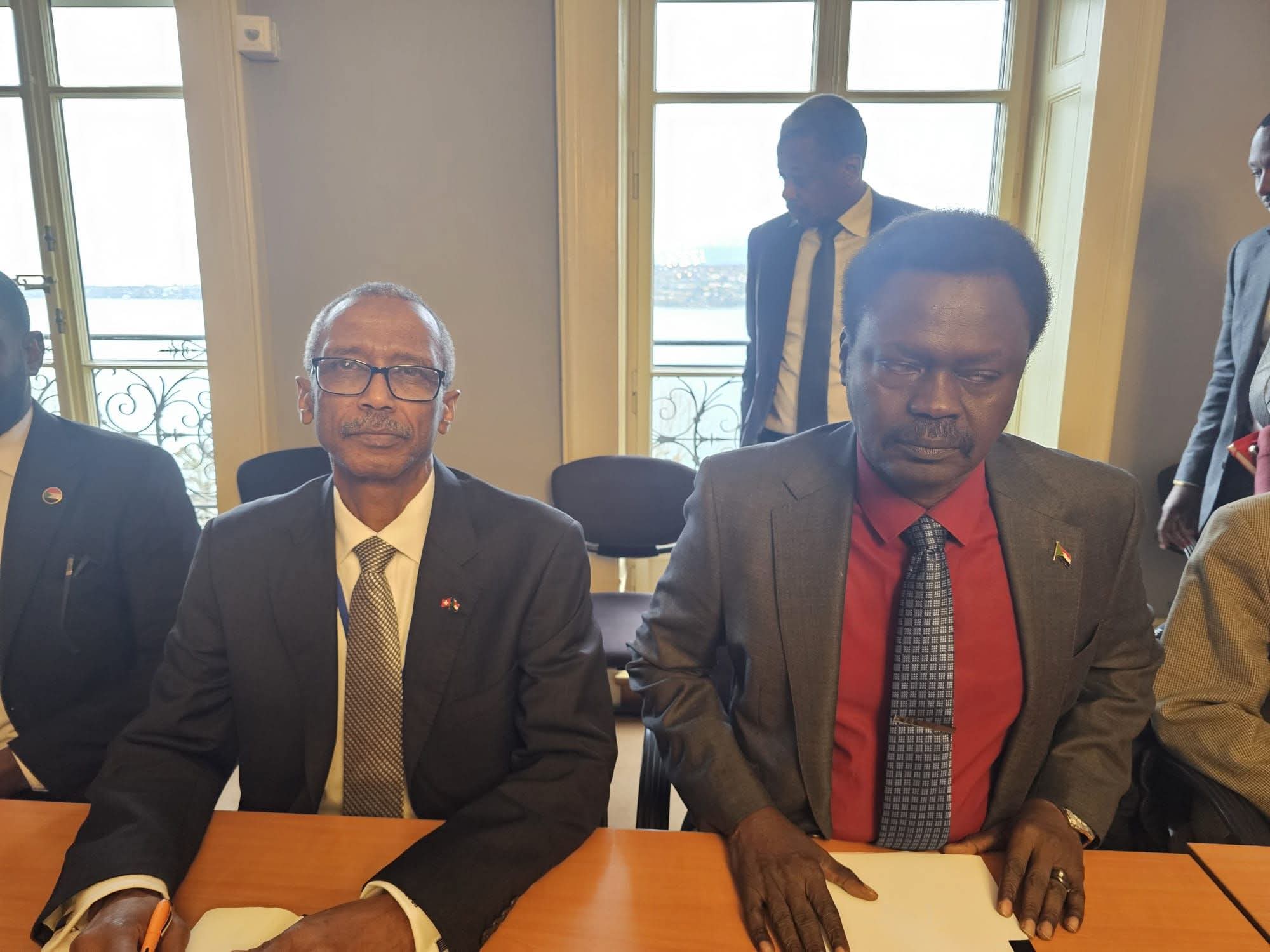 وصل حاكم إقليم دارفور، مني أركو مناوي، إلى مدينة جنيف، الاثنين، في زيارة رسمية يجري خلالها سلسلة اجتماعات مع كبار مسؤولي الأمم المتحدة والمنظمات الدولية، في خطوة تكتسب أهمية خاصة في ظل تصاعد الأزمة الإنسانية والأمنية في الإقليم.