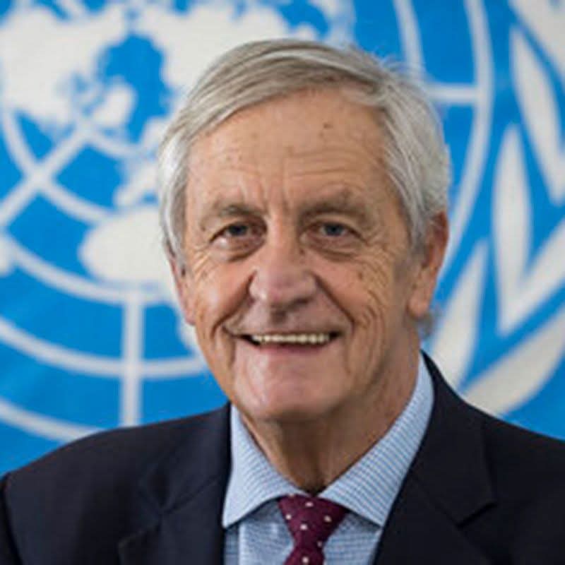 خسرت الأمم المتحدة أحد أبرز "حكماء" فض النزاعات وعرّابي التحول الديمقراطي في القارة الأفريقية، برحيل نيكولاس هايسوم، رئيس بعثتها في جنوب السودان (يونميس)، الذي فارق الحياة تاركاً وراءه إرثاً قانونياً وسياسياً بدأ من مكتب نيلسون مانديلا وانتهى في أدغال جوبا.