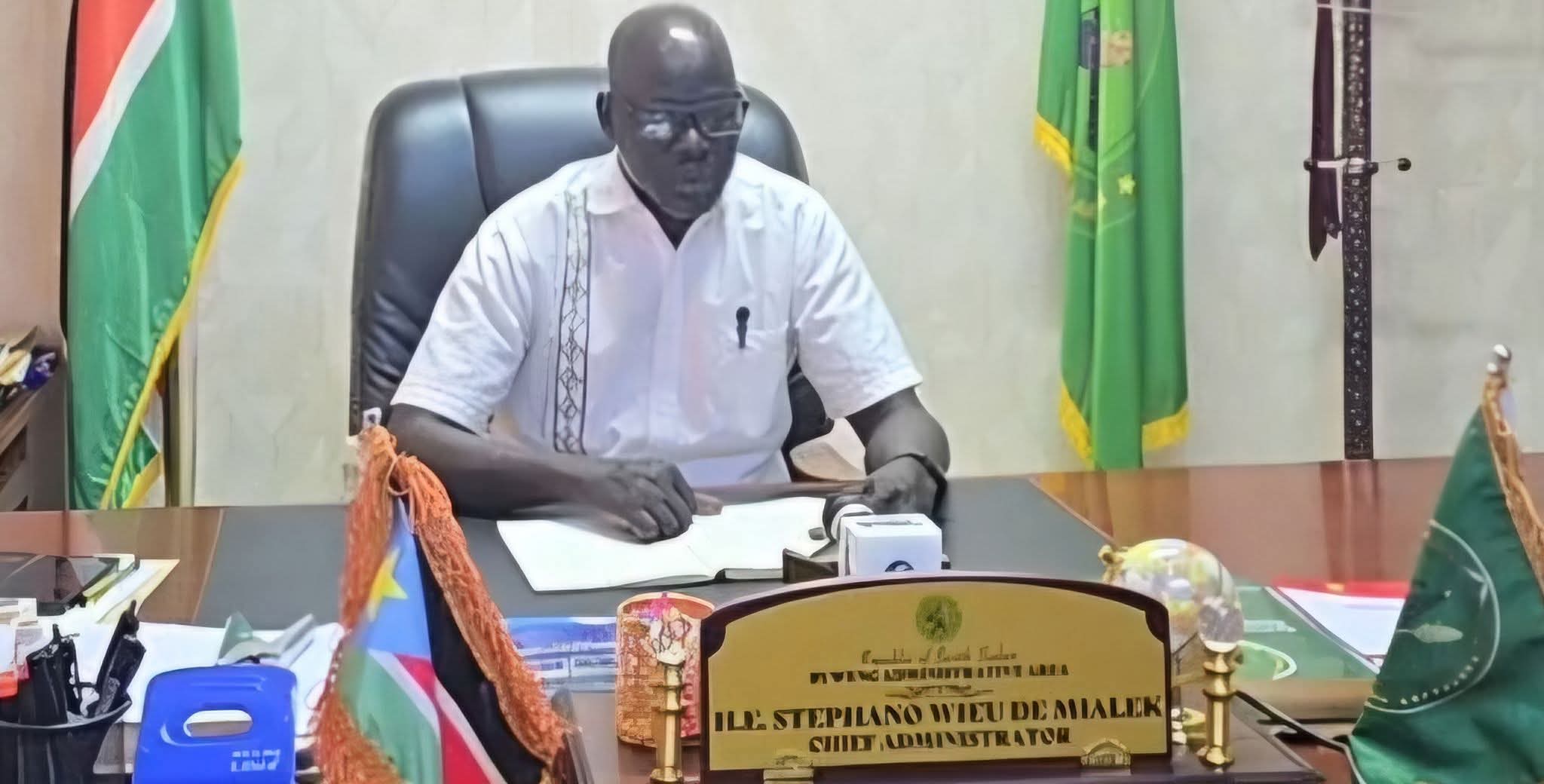 استيقظت منطقة "أبيمنم" الإدارية في شمال جنوب السودان يوم الأحد على وقع "مجزرة" مروعة أودت بحياة مسؤولين محليين وقادة عسكريين، مما فجر صراع اتهامات حاداً بين السلطات الإدارية وولاية الوحدة والمعارضة المسلحة حول هوية المخططين والمنفذين.